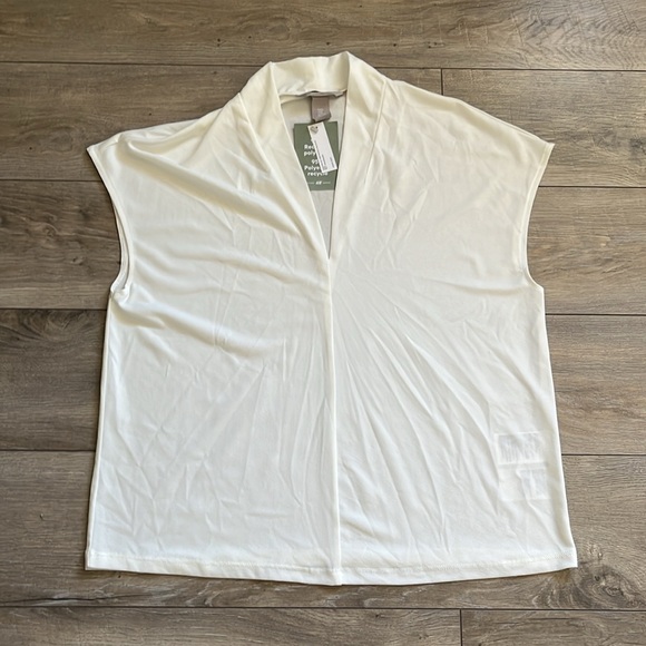 NWTs White, Sustainable Blouse, size medium - Picture 2 of 12